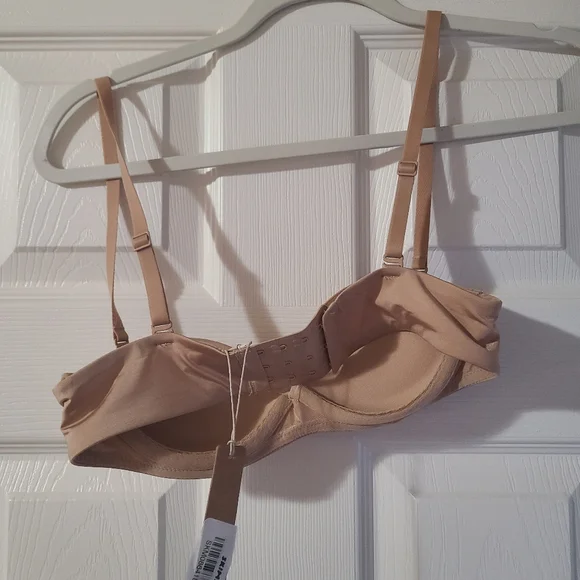 NWT SKIMS STRAPLESS PUSH-UP BRA - Picture 6 of 7